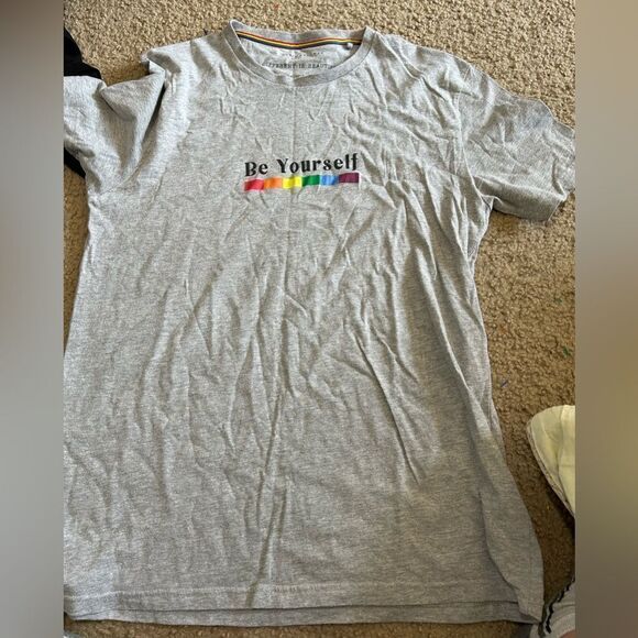 Denim & Flower Be Yourself Pride LGBTQ+ Tshirt - Picture 1 of 2